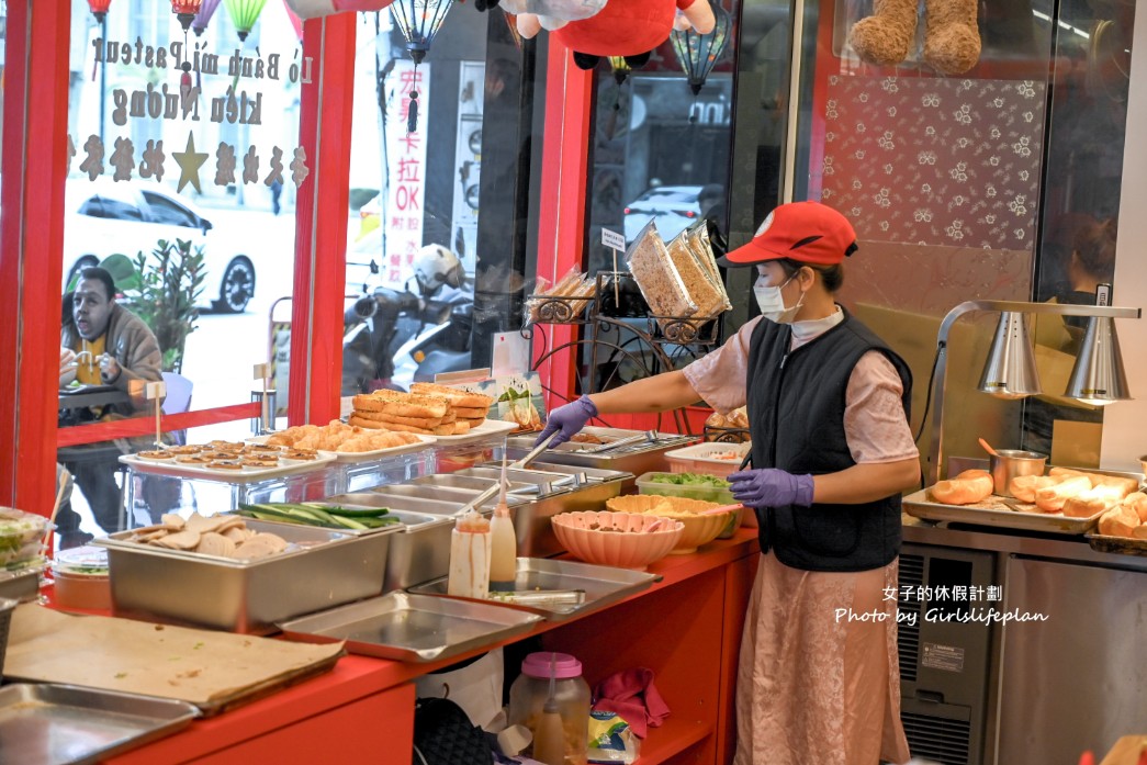 越南法國麵包工藝 台中店｜搬家後依舊熱門，30元開吃(外帶) @女子的休假計劃