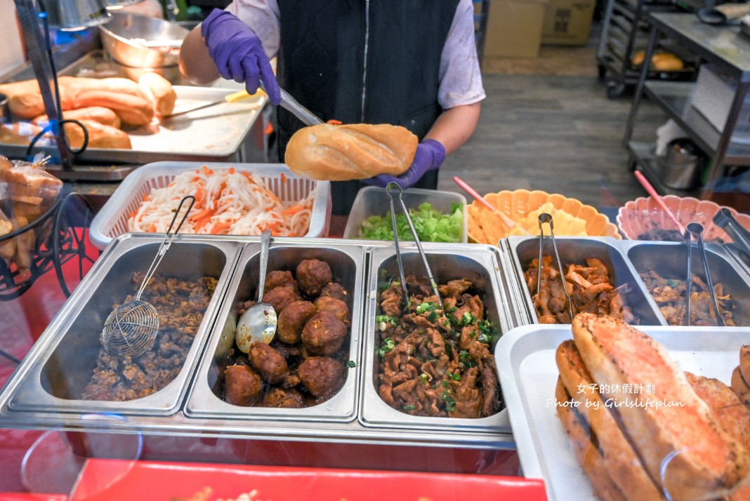 越南法國麵包工藝 台中店｜搬家後依舊熱門，30元開吃(外帶) @女子的休假計劃