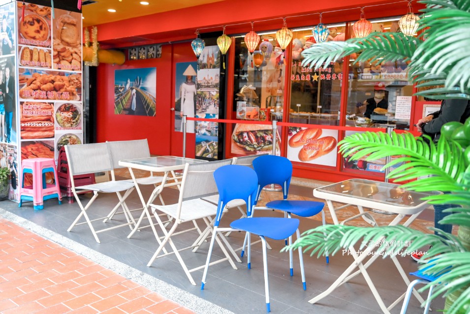 越南法國麵包工藝 台中店｜搬家後依舊熱門，30元開吃(外帶) @女子的休假計劃