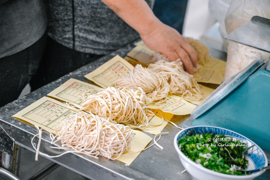 農權路炸醬麵｜連在地人也激推雙醬麵配餛飩湯(菜單) @女子的休假計劃