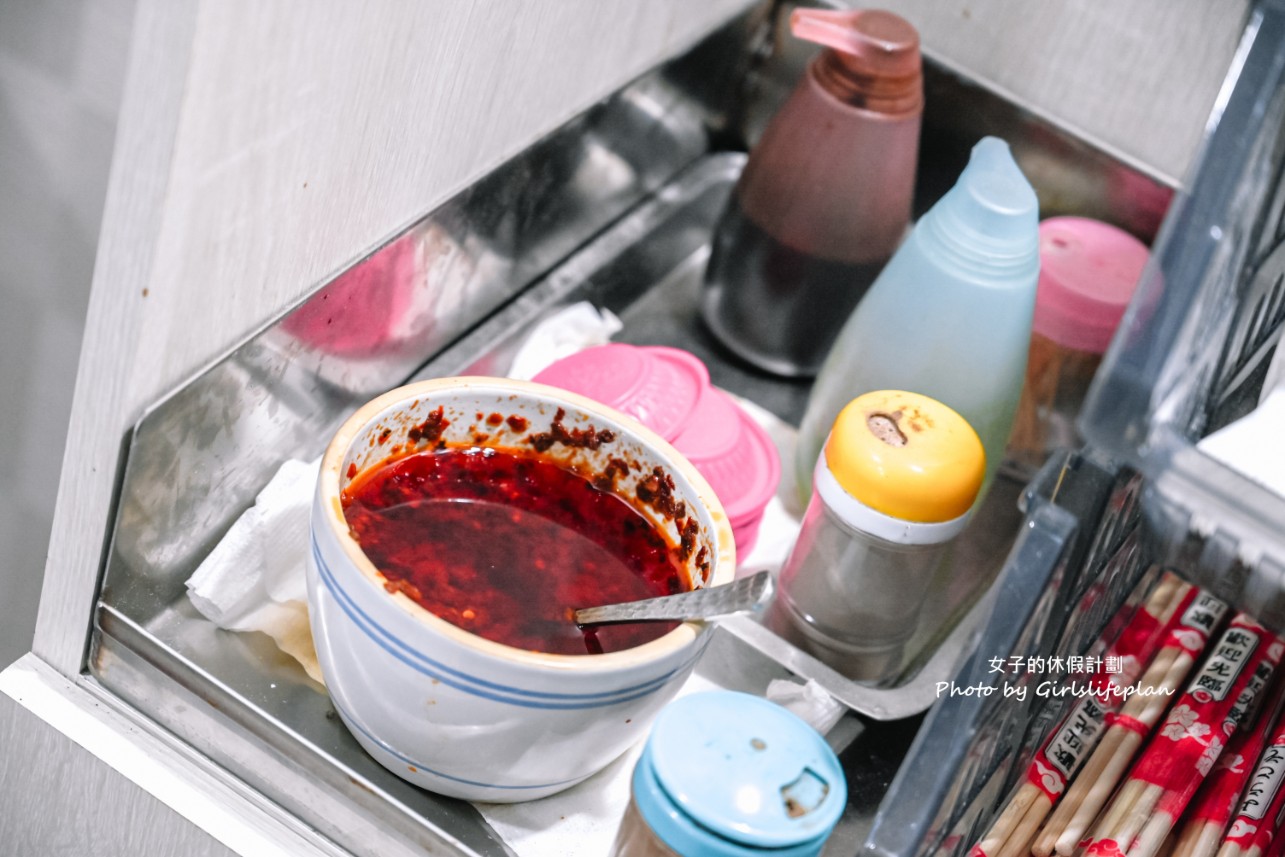 農權路炸醬麵｜連在地人也激推雙醬麵配餛飩湯(菜單) @女子的休假計劃