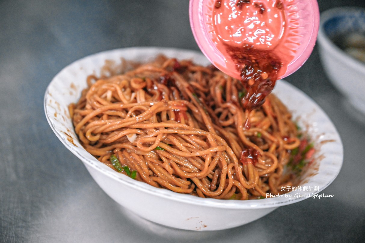 農權路炸醬麵｜連在地人也激推雙醬麵配餛飩湯(菜單) @女子的休假計劃