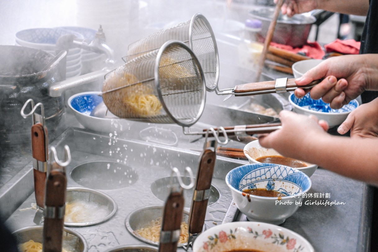 農權路炸醬麵｜連在地人也激推雙醬麵配餛飩湯(菜單) @女子的休假計劃