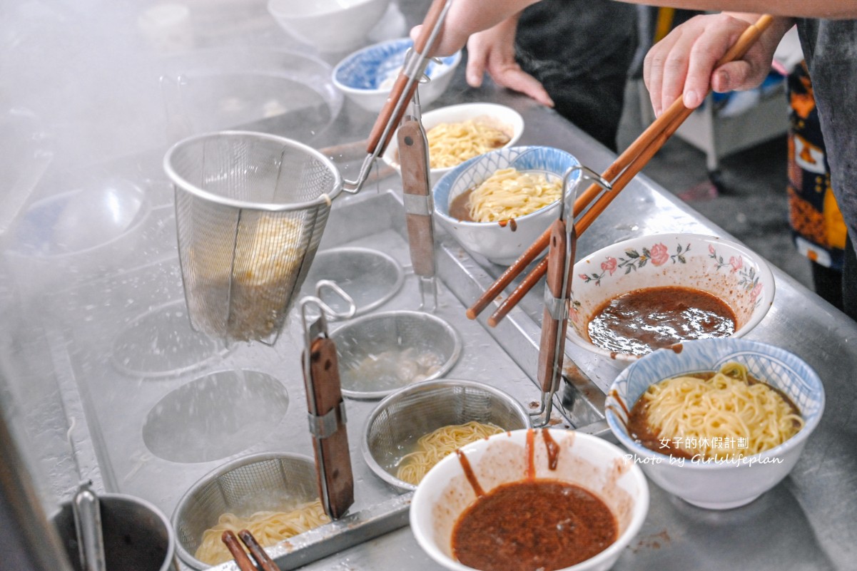 農權路炸醬麵｜連在地人也激推雙醬麵配餛飩湯(菜單) @女子的休假計劃