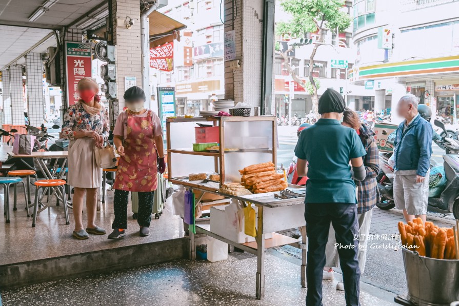 山東早點(高雄)|在地超過30年傳統早餐店,皮薄爆餡韭菜盒 @女子的休假計劃 山東早點(高雄)|在地超過30年傳統早餐店,皮薄爆餡韭菜盒 @女子的休假計劃