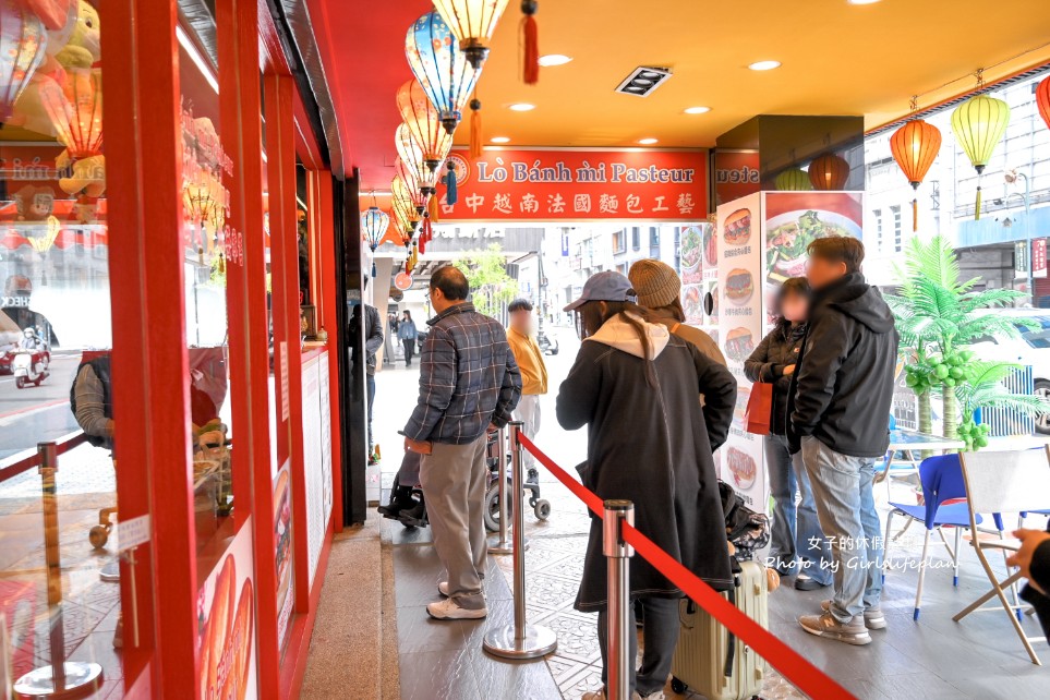 越南法國麵包工藝 台中店｜搬家後依舊熱門，30元開吃(外帶) @女子的休假計劃