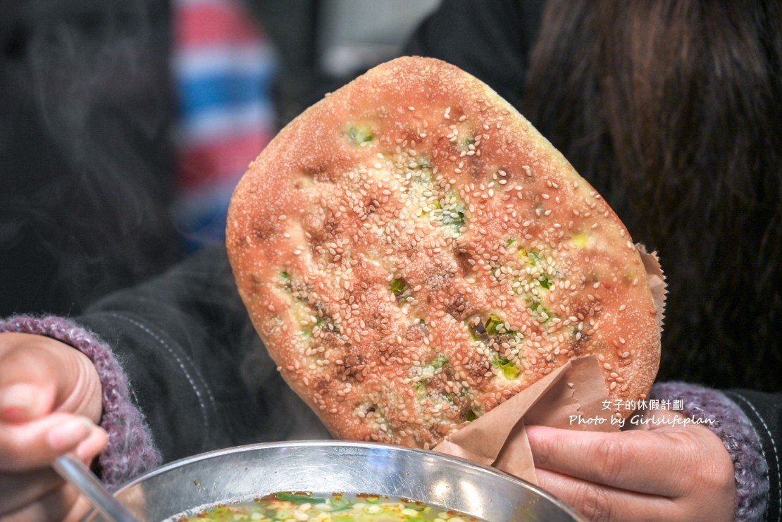 麵鄉安徽淮南牛肉湯|超巨蔥香燒餅30元,牛肉湯免費續(外帶) @女子的休假計劃 麵鄉安徽淮南牛肉湯|超巨蔥香燒餅30元,牛肉湯免費續(外帶) @女子的休假計劃