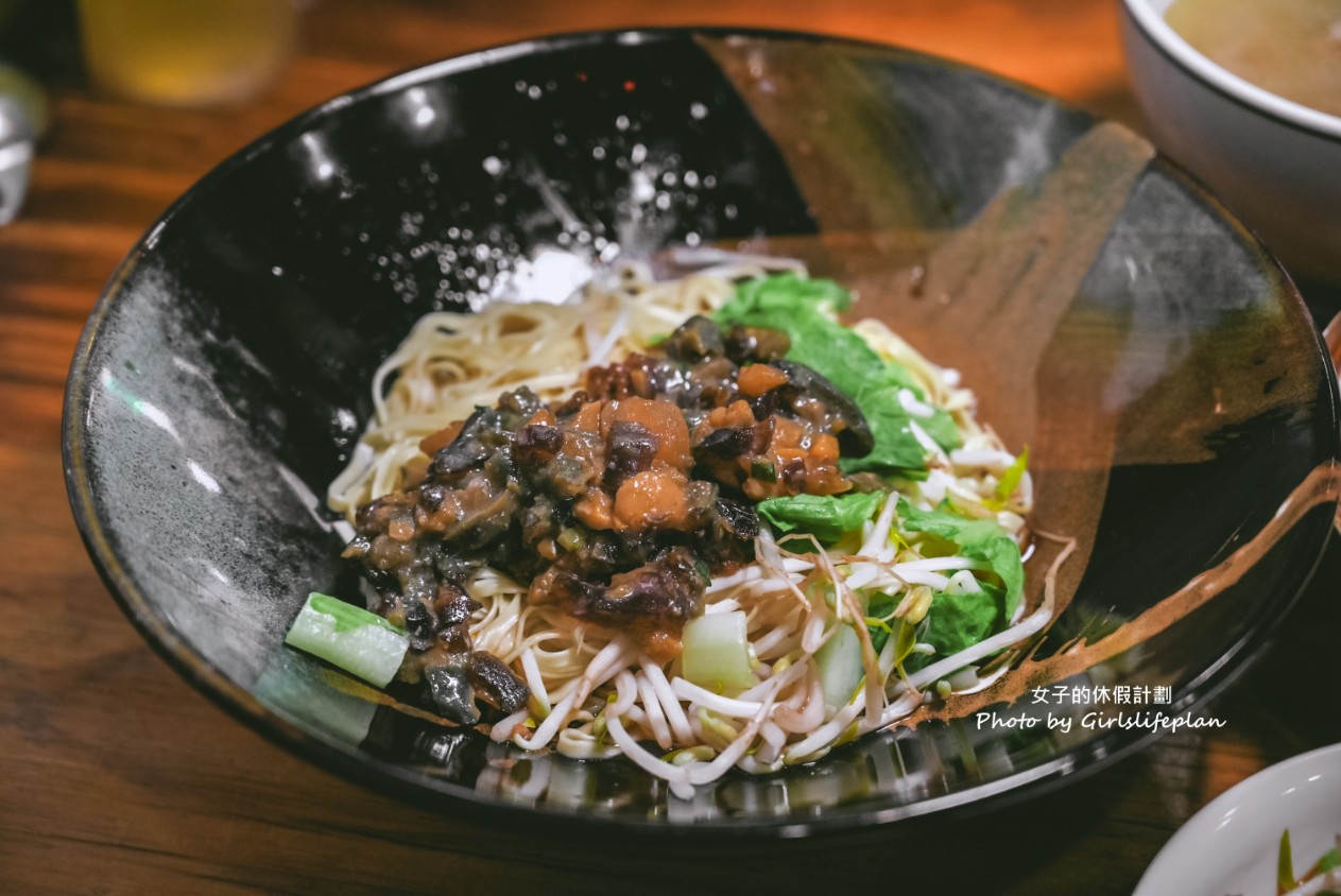 圓環頂麵食館｜鹿港愛心店家平價小吃攤小菜10元起(菜單) @女子的休假計劃