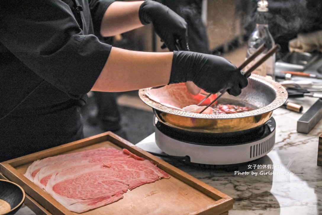 網友大推CP值超高14品奢華饗宴1680元有龍蝦.日本A5和牛.鵝肝.干貝.魚子醬等，飲料喝到飽 @女子的休假計劃
