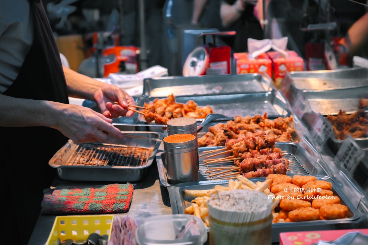 夜市排隊美食炸物攤必點25元炸雞翅買4送一，炸雞脖也只要20元 @女子的休假計劃