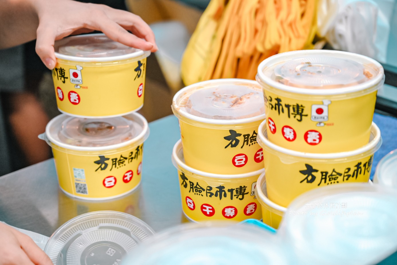 人氣排隊美食，蒜香豆干濃濃蒜味醬汁，滿滿氣孔一咬就爆汁 @女子的休假計劃