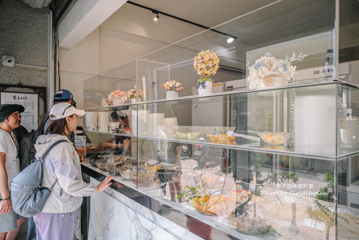 還沒開門就在排隊超人氣仙草專賣店，自選8種配料67元，35元仙草凍也好吃 @女子的休假計劃