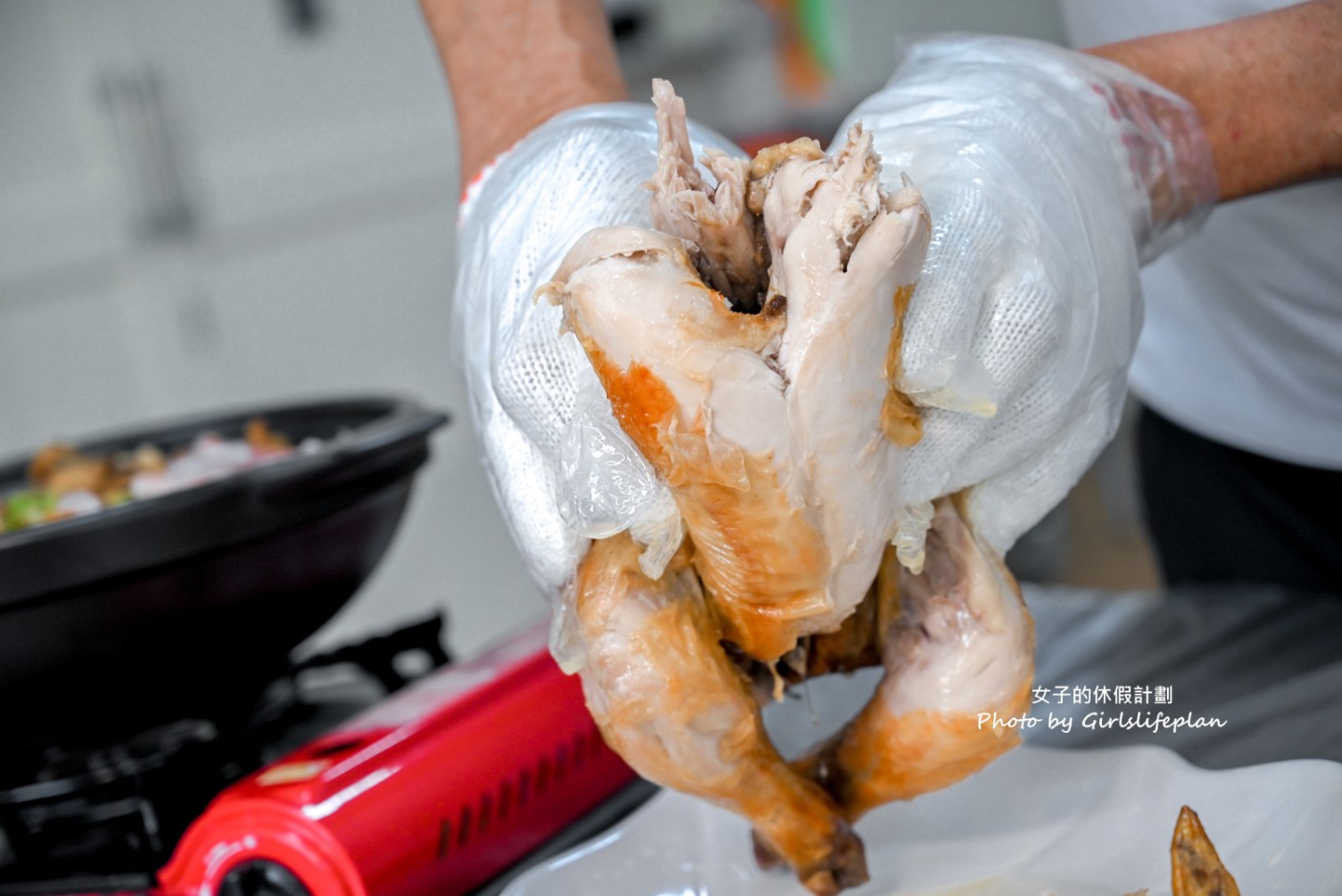 隱藏版美食燒鵝和烤雞很招牌，連台菜熱炒也超級有水準，超巨海鮮芋頭湯無敵推 @女子的休假計劃
