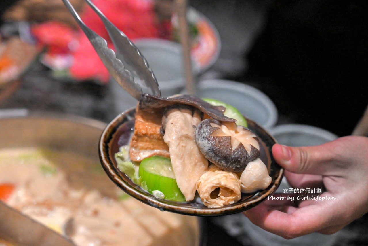 譽為火鍋界 PRADA頂級火鍋店，海膽七吃奢華解鎖，超創意海膽包入冰淇淋最中 @女子的休假計劃