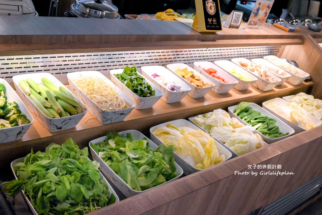 麻辣鍋吃到飽竟然有兩櫃哈根達斯、兩櫃Glacio冰淇淋、明果冰棒，還有限量奕順軒甜點 @女子的休假計劃