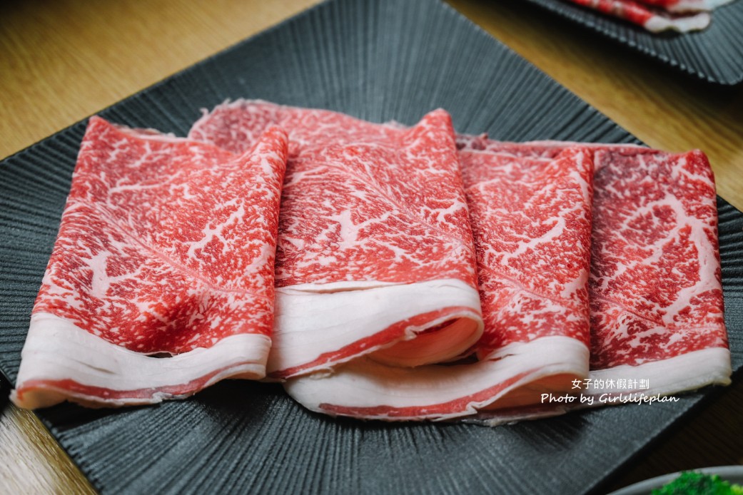 麻辣鍋吃到飽竟然有兩櫃哈根達斯、兩櫃Glacio冰淇淋、明果冰棒，還有限量奕順軒甜點 @女子的休假計劃