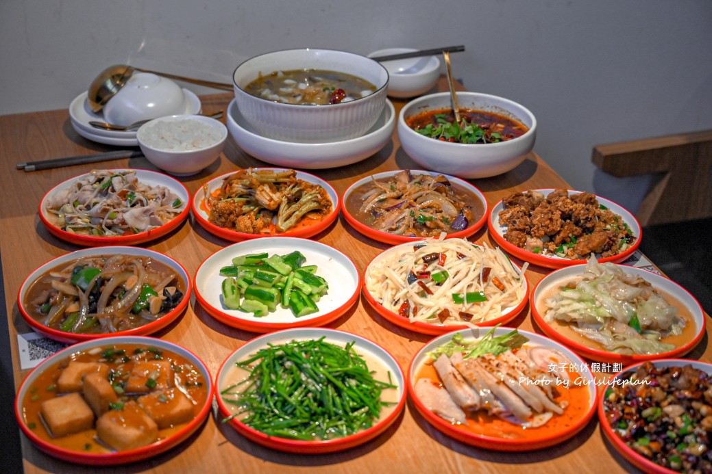 竟然有酸菜魚吃到飽＆30道經典熱炒川菜隨意點，白飯吃到飽飲料喝到飽 @女子的休假計劃
