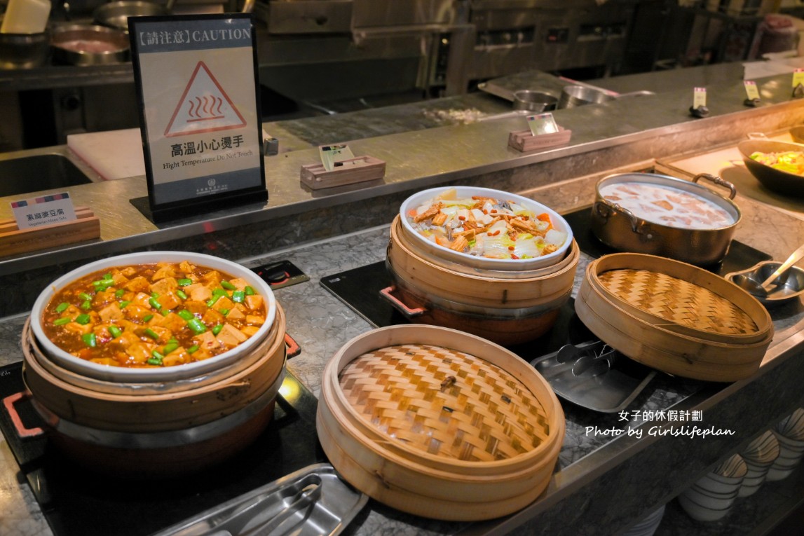 自助餐吃到飽櫻桃烤鴨六吃、現煎牛排、松葉蟹無限爽吃還有星巴克咖啡.哈根達斯 @女子的休假計劃