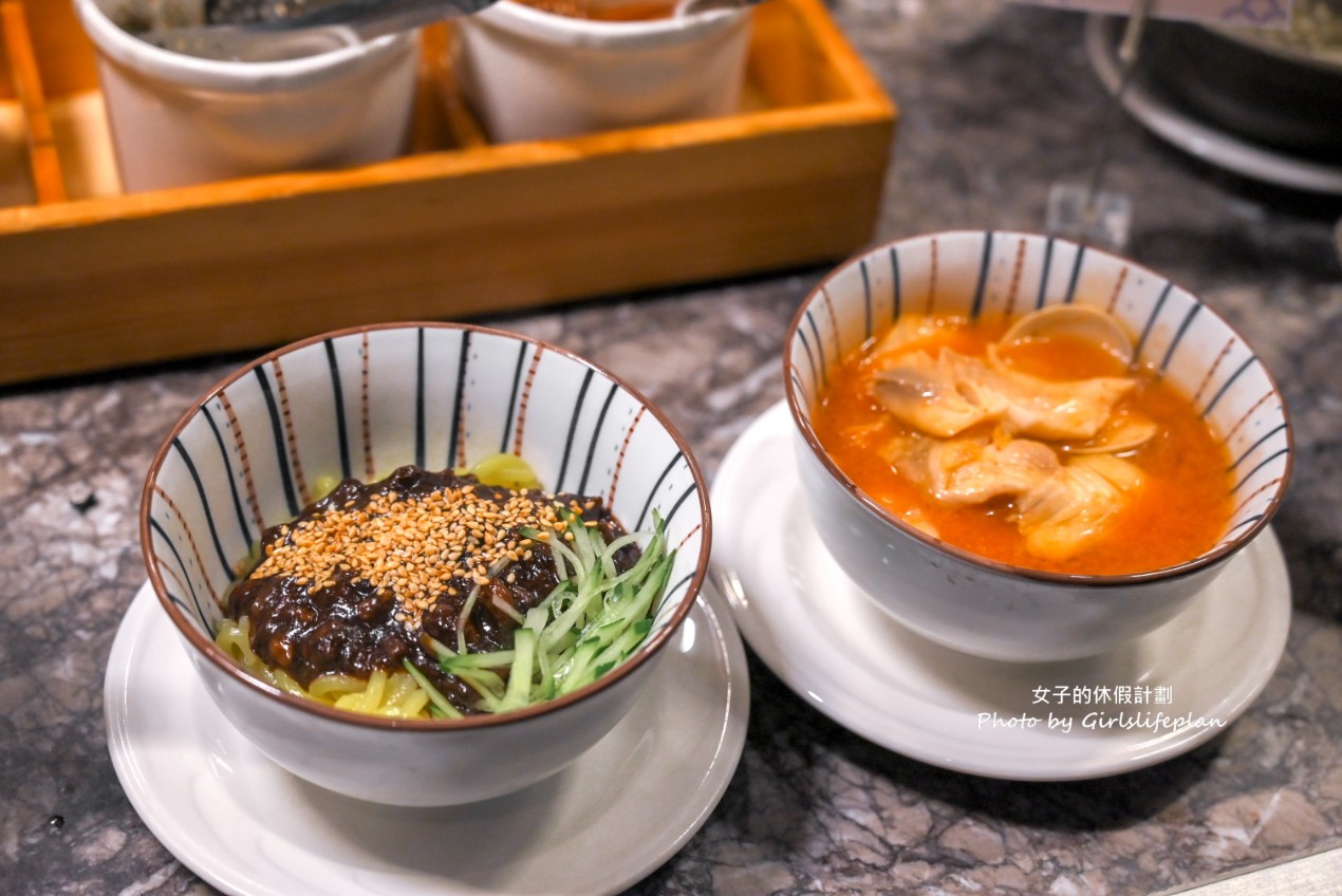 自助餐吃到飽櫻桃烤鴨六吃、現煎牛排、松葉蟹無限爽吃還有星巴克咖啡.哈根達斯 @女子的休假計劃