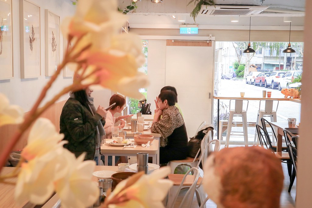 已搬家【台北忠孝復興】樂野食：東區巷弄裡有好吃的義大利麵、早午餐與鬼靈精怪的漢堡堡 @女子的休假計劃