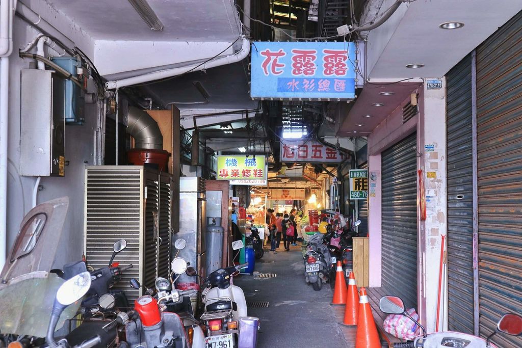 桃園龍潭 | 市場餛飩，隱身於市場之中的在地人氣早餐，必點肉羹湯、紅油抄手 /食尚玩家 /龍潭大池 /無名餛飩麵 @女子的休假計劃