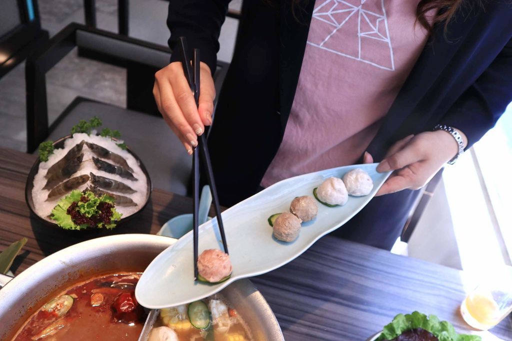 台北中山火鍋 | 青花驕麻辣火鍋，九葉青花椒麻、香、辣風味 /王品 @女子的休假計劃