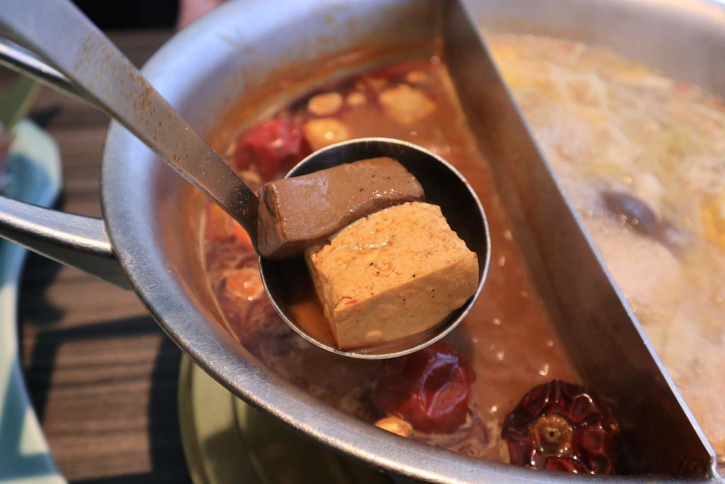 台北中山火鍋 | 青花驕麻辣火鍋，九葉青花椒麻、香、辣風味 /王品 @女子的休假計劃