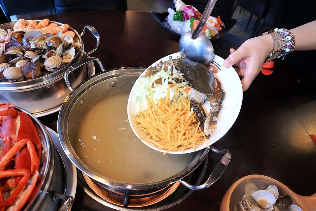 蒸翻天海鮮蒸氣火鍋餐廳，超霸氣威猛海鮮塔/林口美食【林口海鮮餐廳】 @女子的休假計劃