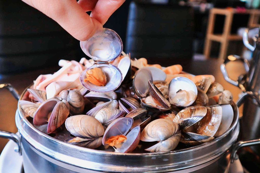 蒸翻天海鮮蒸氣火鍋餐廳，超霸氣威猛海鮮塔/林口美食【林口海鮮餐廳】 @女子的休假計劃