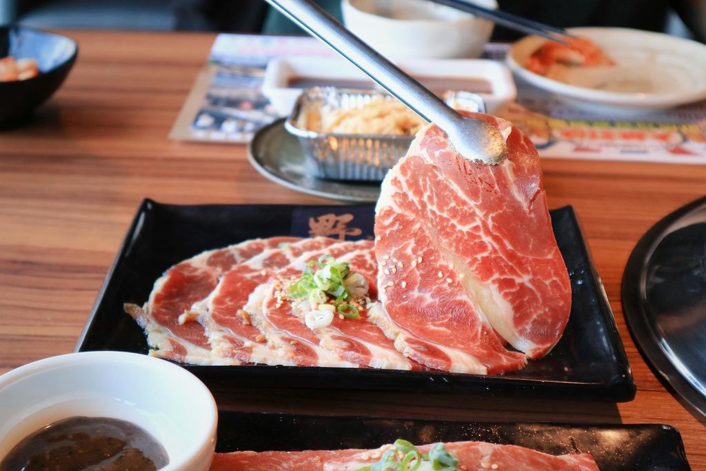 【桃園燒肉吃到飽】極野宴燒肉專門店-平日限定399吃到飽，桃園愛買旗艦店/2021菜單 @女子的休假計劃