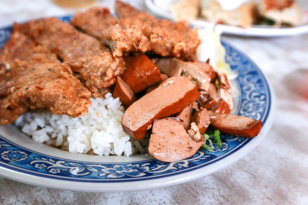 西門店小二｜開店50年人氣小吃店，排骨飯人氣必吃(菜單) @女子的休假計劃