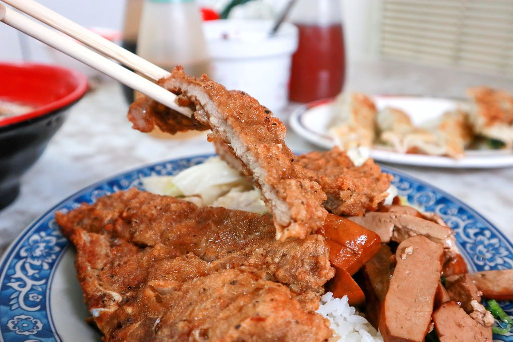 西門店小二｜開店50年人氣小吃店，排骨飯人氣必吃(菜單) @女子的休假計劃