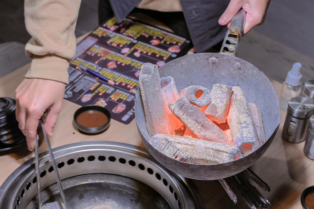 【板橋燒肉燒烤吃到飽】燒肉殿板橋旗艦店：爽爽無限吃到飽「和牛燒肉、戰車龍蝦、海鮮、啤酒等」 @女子的休假計劃