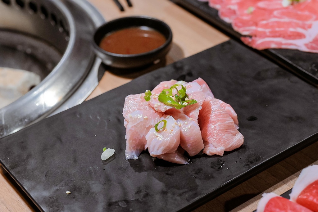 【板橋燒肉燒烤吃到飽】燒肉殿板橋旗艦店：爽爽無限吃到飽「和牛燒肉、戰車龍蝦、海鮮、啤酒等」 @女子的休假計劃