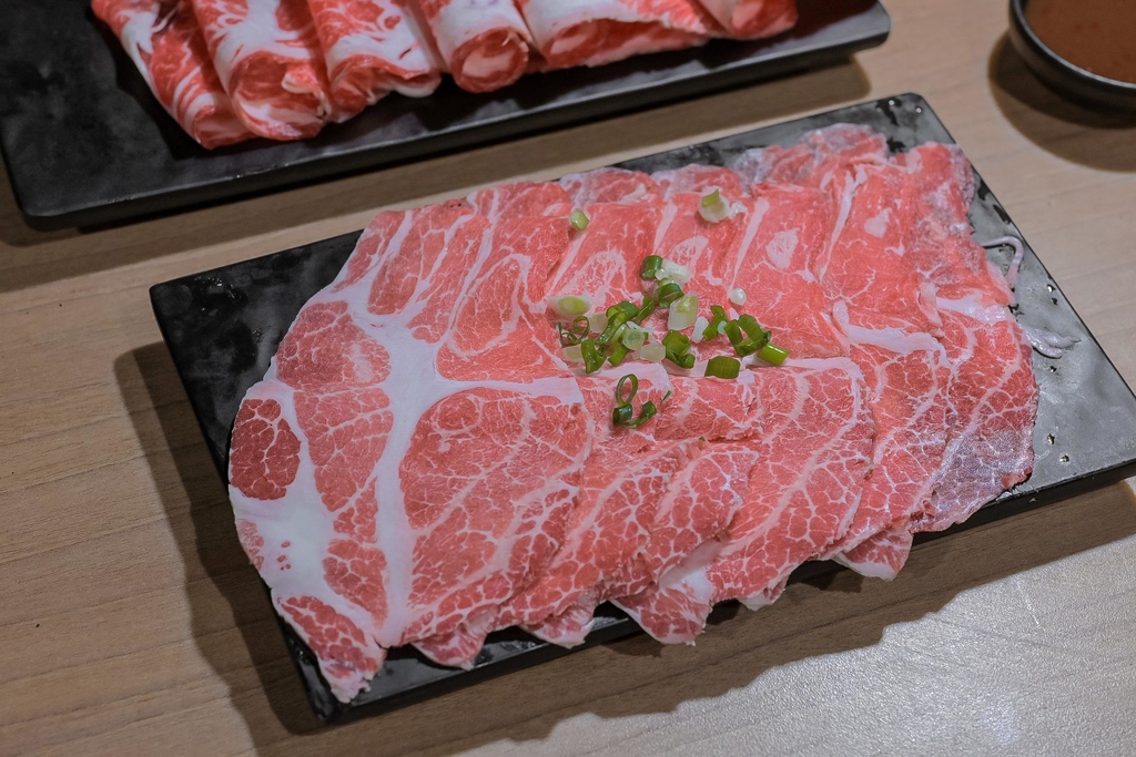 【板橋燒肉燒烤吃到飽】燒肉殿板橋旗艦店：爽爽無限吃到飽「和牛燒肉、戰車龍蝦、海鮮、啤酒等」 @女子的休假計劃