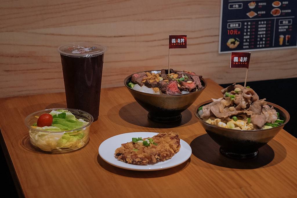 【台中美食】義崎丼美德舖：堆疊成肉山大份量丼飯，肉控一起來登頂吧！ @女子的休假計劃