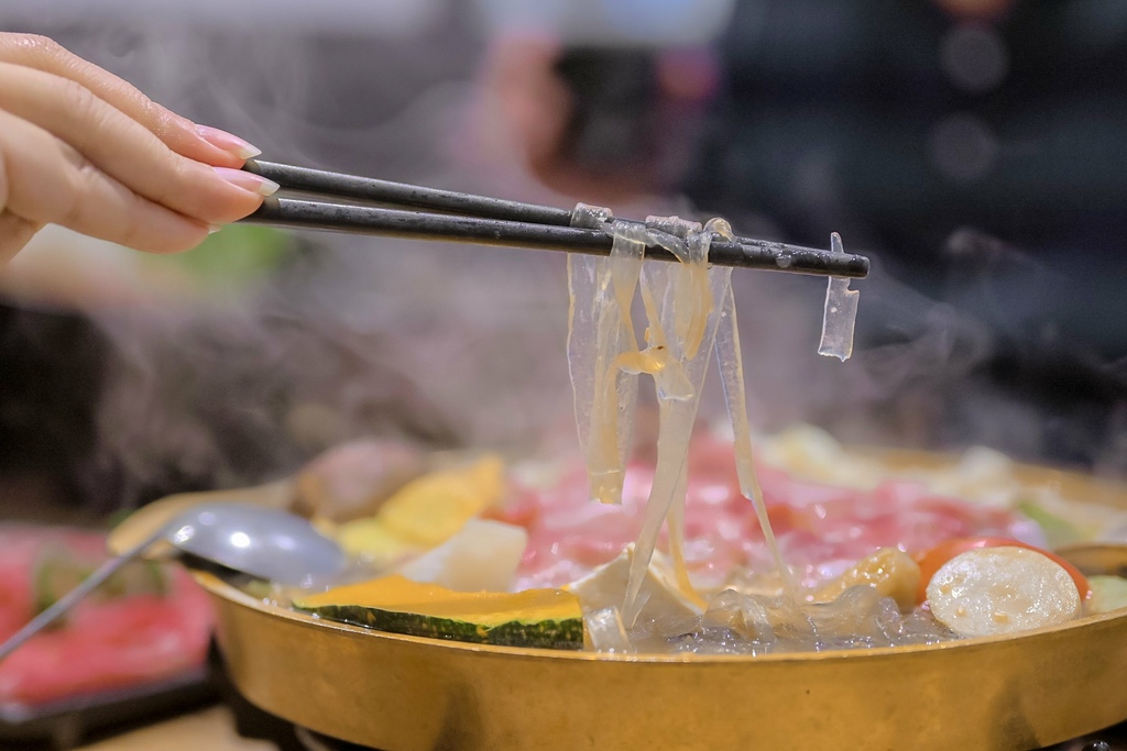 咕咕咕嚕 昆布火鍋 韓式銅盤烤肉【台北美食】 @女子的休假計劃